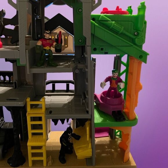 Imaginext DC Super Friends Wayne Manor Gotham Flight Inc Bat Bike Robin Joker - Picture 6 of 12
